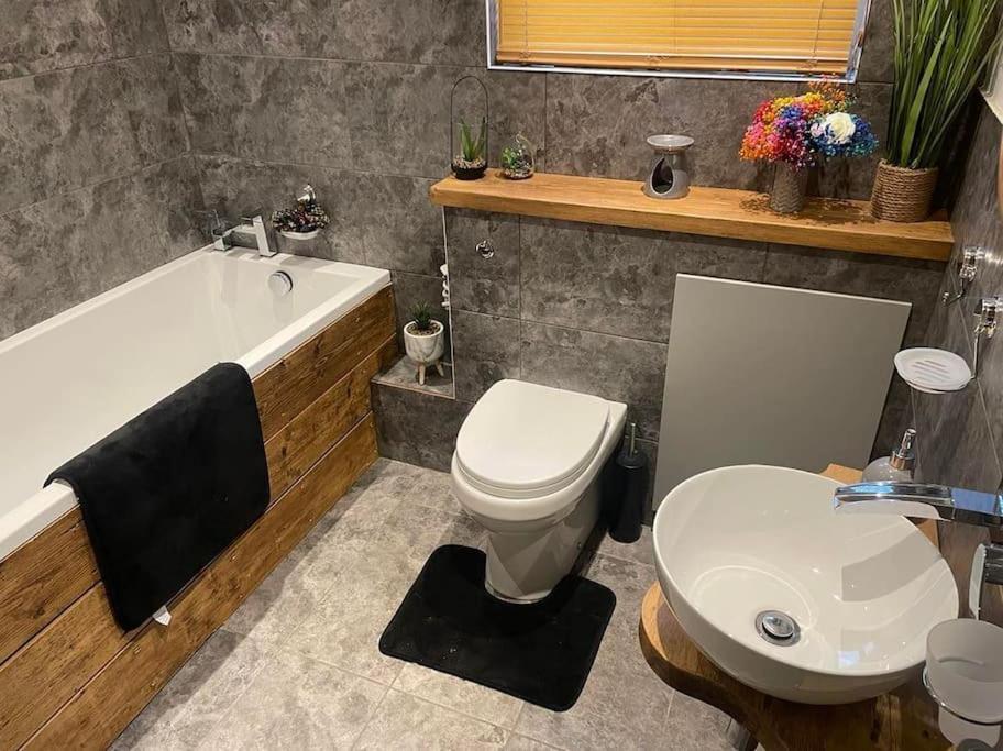 Cosy Bungalow In A Handy Location Market Harborough Dış mekan fotoğraf