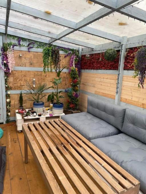Cosy Bungalow In A Handy Location Market Harborough Dış mekan fotoğraf